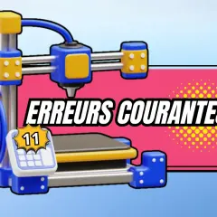 Une imprimante 3D bleue et jaune crée des lettres en plastique 3D. Le texte "ERREURS COURANTES" est affiché.