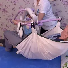 Jak podnieść osobę starszą bez ryzyka urazów i bólu dla opiekuna