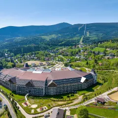 Hotel Gołębiewski Karpacz z lotu ptaka. Wspaniałe widoki i atrakcje, jak na hotel Gołębiewski Karpacz opinie wskazują.