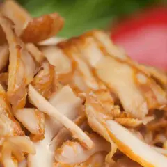 Soczyste mięso z rożna, idealne do kebaba. Gdzie kupić mbm kebab? Sprawdź w swojej okolicy!