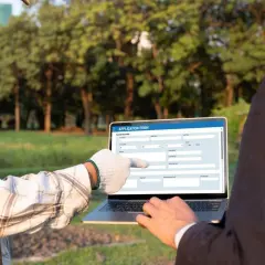 Jak znaleźć księgę wieczystą po numerze działki za darmo i bez problemów