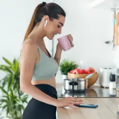 Kofeina przed treningiem: Dawka 3-6 mg/kg, kiedy i jak stosować?