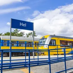 Gdańsk Hel: Jak dojechać? Pociąg, prom, auto wybierz najlepszy!
