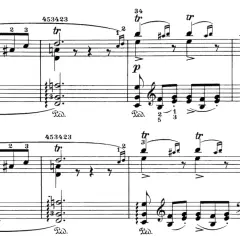 Extrait de partition de piano. La notation "tr" indique un trille, une ornementation musicale rapide et répétée.