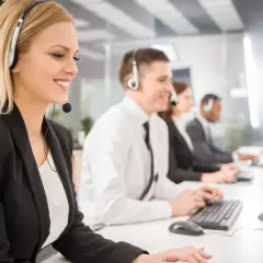 Ile można zarobić w call center: zarobki dla początkujących i ekspertów