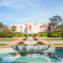 Muzeum sztuki współczesnej Serralves w Porto – historia, wystawy i porady