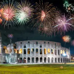 Spettacolo pirotecnico sul Colosseo per il 26 dicembre a Roma.