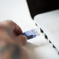 Jak podłączyć komputer stacjonarny do Wi-Fi? USB czy PCI-E? Wybierz i podłącz!