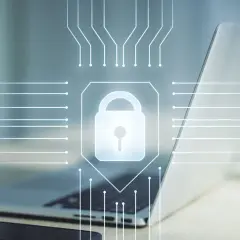 Cyfrowy zamek symbolizuje bezpieczeństwo danych i kryptologię. Laptop i schemat obwodów podkreślają technologiczną naturę ochrony.