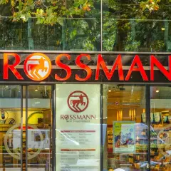 W którym Rossmannie można wywołać zdjęcia? Sprawdź dostępność usług
