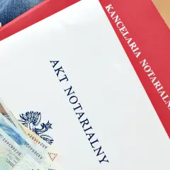 Kto płaci opłatę notarialną przy zakupie mieszkania? Sprawdź szczegóły