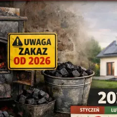 Stary piec i węgiel kamienny obok znaku "Uwaga zakaz od 2026". Nowoczesny dom z panelami słonecznymi w tle. Czy w kominku można palić węglem kamiennym?