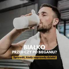 Mężczyzna pije białko z shakera. Czy białko przed czy po bieganiu jest lepsze? Sprawdź, kiedy naprawdę działa!