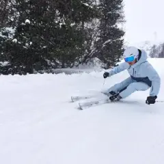 Jakie narty do wzrostu 180 cm? Wybierz najlepsze dla siebie!
