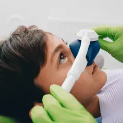 Lęk przed dentystą? Jak przygotować dziecko na wizytę bez stresu