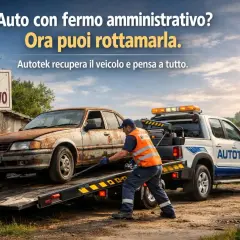 Un carro attrezzi Autotek recupera un'auto arrugginita con fermo amministrativo. Ora puoi rottamarla facilmente.