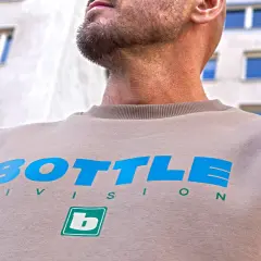 Bluza butelkowa zieleń: gdzie kupić? Przewodnik i stylizacje