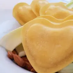 Włoski makaron spaghetti: odkryj najlepsze marki i przepisy na dania