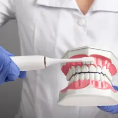 Szczoteczka soniczna czy elektryczna? Werdykt dentysty.