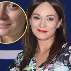 Maria Dejmek z mężem na zdjęciu. Uśmiechnięta kobieta w kwiecistej sukience i zbliżenie na jej twarz bez makijażu.
