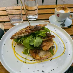 Gdzie zjeść w Lublanie? Najlepsze restauracje i ukryte skarby