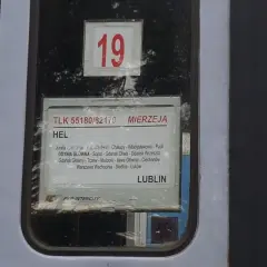 Numer 19 na wagonie pociągu TLK 55180/82170 "Mierzeja" relacji Hel-Lublin.