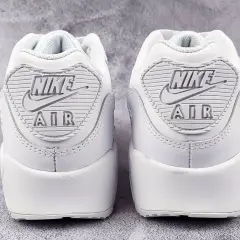 Oryginalna bluza Nike: Jak rozpoznać podróbkę? Kod SKU prawdę powie