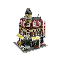 Detailreiches LEGO-Gebäude mit Hotel-Schild, ein Beispiel für die teuersten LEGO-Sets, das eine charmante Straßenszene mit Figuren und einem Fahrrad zeigt.