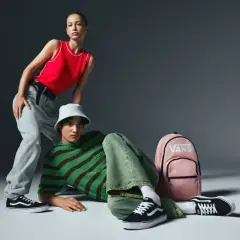 Jakie są style ubioru nastolatków? Odkryj najnowsze trendy i inspiracje