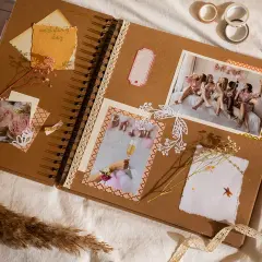 Inspirujące scrapbooking pomysły na ślub: panna młoda, druhny, balony "BRIDE", kwiaty i ozdobne taśmy.