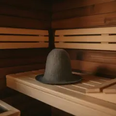 Czapka do sauny: Dlaczego jest kluczowa dla zdrowia i komfortu?