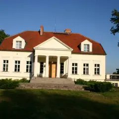 Odkryj tajemnice dworku w Chobielinie - historia i kultura w jednym miejscu