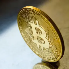Upadek kryptowaluty: Jak uniknąć strat na niestabilnym rynku?