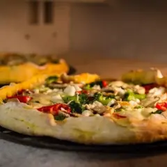Pizza w Niemczech: Ile zapłacisz i jak nie przepłacić?