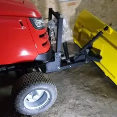 Jak zamontować pług do traktorka kosiarki i uniknąć błędów w instalacji