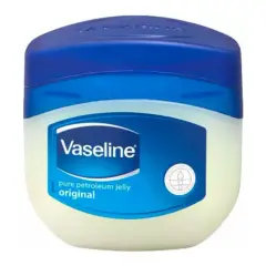 En burk med Vaselin, perfekt för att återfukta huden eller som skyddande barriär. Använd vaselin i ansiktet för extra mjukhet.
