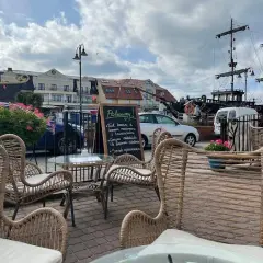 Gdzie dobrze zjeść w Łebie? Odkryj najlepsze restauracje i smaki
