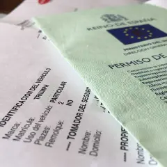 ¡Ay, he perdido los papeles de la moto! Aquí están el permiso de circulación y la ficha técnica, espero encontrarlos pronto.