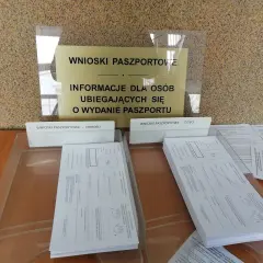 Wnioski paszportowe dla dzieci i dorosłych czekają na wypełnienie. Informacje o wydaniu paszportu.