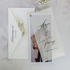 Na jakim papierze drukować zaproszenia, aby zachwycić gości?