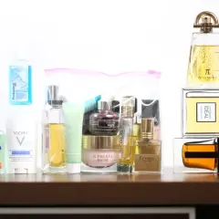 Perfumy w samolocie: zasady przewozu w bagażu podręcznym i rejestrowanym