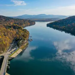 Jezioro Żywieckie: Odkryj sekrety aktywnego wypoczynku i relaksu