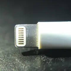 Gdzie kupić kabel do iPhone: najlepsze miejsca i oferty, które musisz znać
