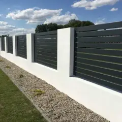 Jakie tynki na słupki ogrodzeniowe zapewnią trwałość i estetykę?
