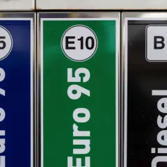 Gasolinera: Euro 95 E5 vs Euro 95 E10. ¿Cuál elegir? También hay diésel B7.