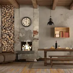 Un soggiorno rustico con camino acceso, divano, tavolo in legno e scaffale con libri. Stili di arredamento che evocano calore e tradizione.