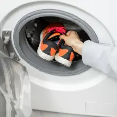 Jak wyprać białe buty w pralce? Bezpieczny poradnik krok po kroku