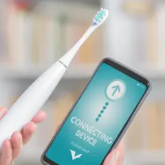 Nowoczesna szczoteczka soniczna czy elektryczna dla dzieci, połączona z aplikacją na smartfonie, ułatwia dbanie o higienę jamy ustnej.