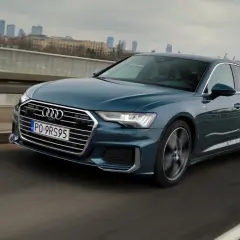 Audi A6 na drodze, zastanawiasz się 50 tfsi co to za silnik? To moc i dynamika w luksusowym wydaniu.
