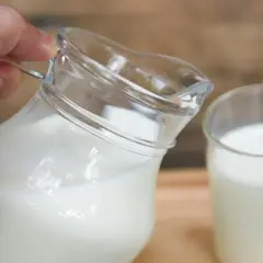 Maślanka czy kefir na odchudzanie: który napój wspiera dietę?